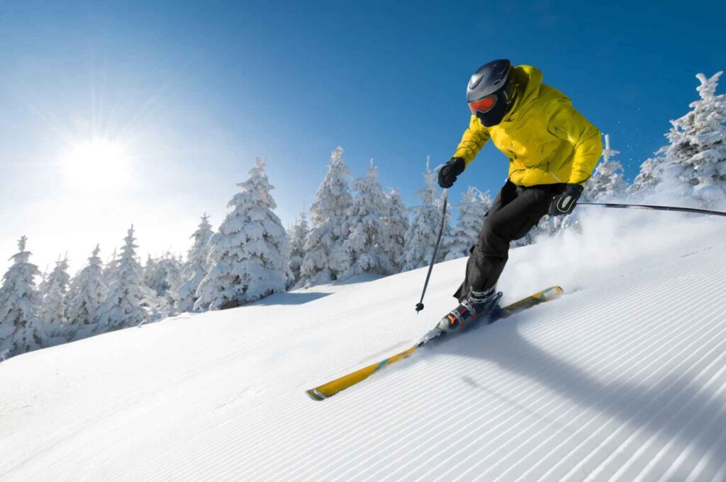 persona esquiando en la nieve